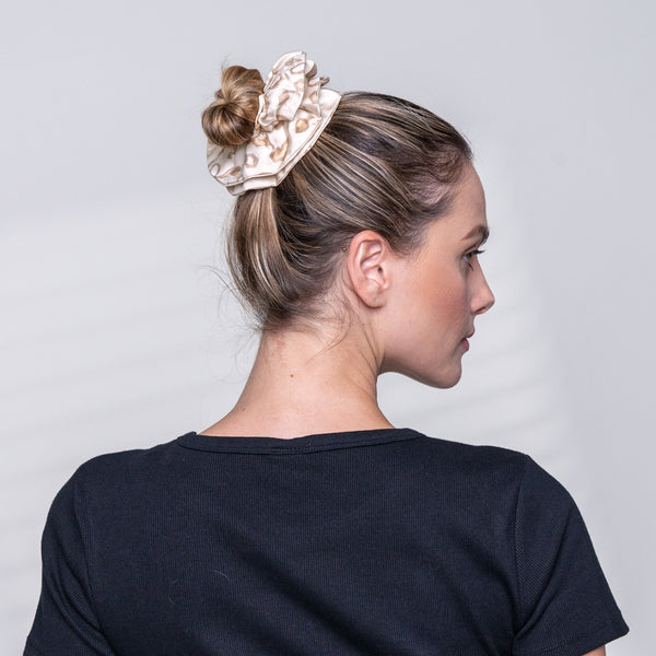 Pet accessories | Scrunchie| Dogily Tyra Scrunchie Beige Leopard on woman hair styling